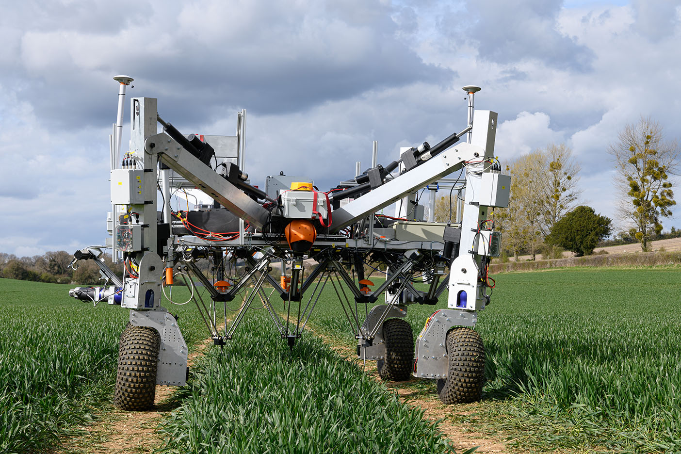 Small Robot Company’s first commercial robot ‘Tom’ launches as per-plant weed zapping unveiled
